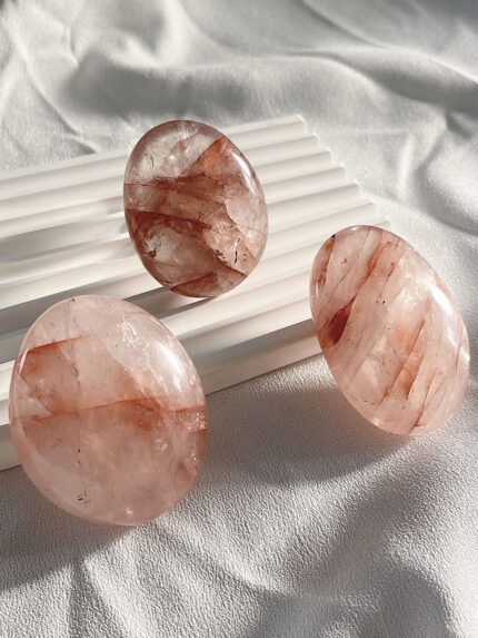 红胶花水晶手把玩石